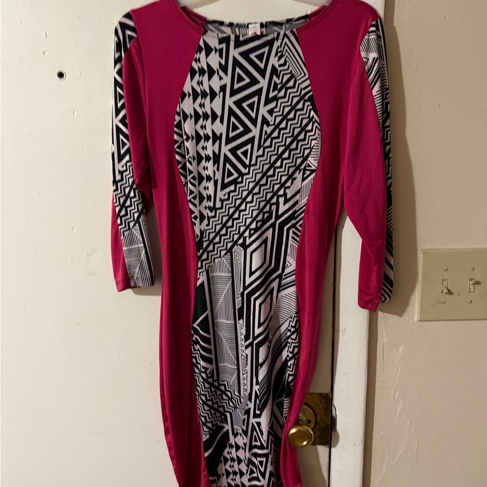 💚💚💚 GoJane Pink and Black Geometric Long Sleeve Dress